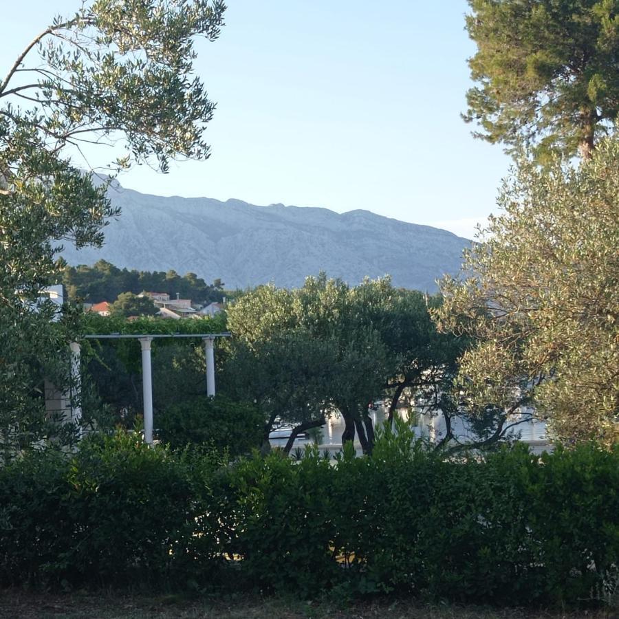 My Mediterranean Villa With Huge Garden And Own Parking Lumbarda Exterior foto