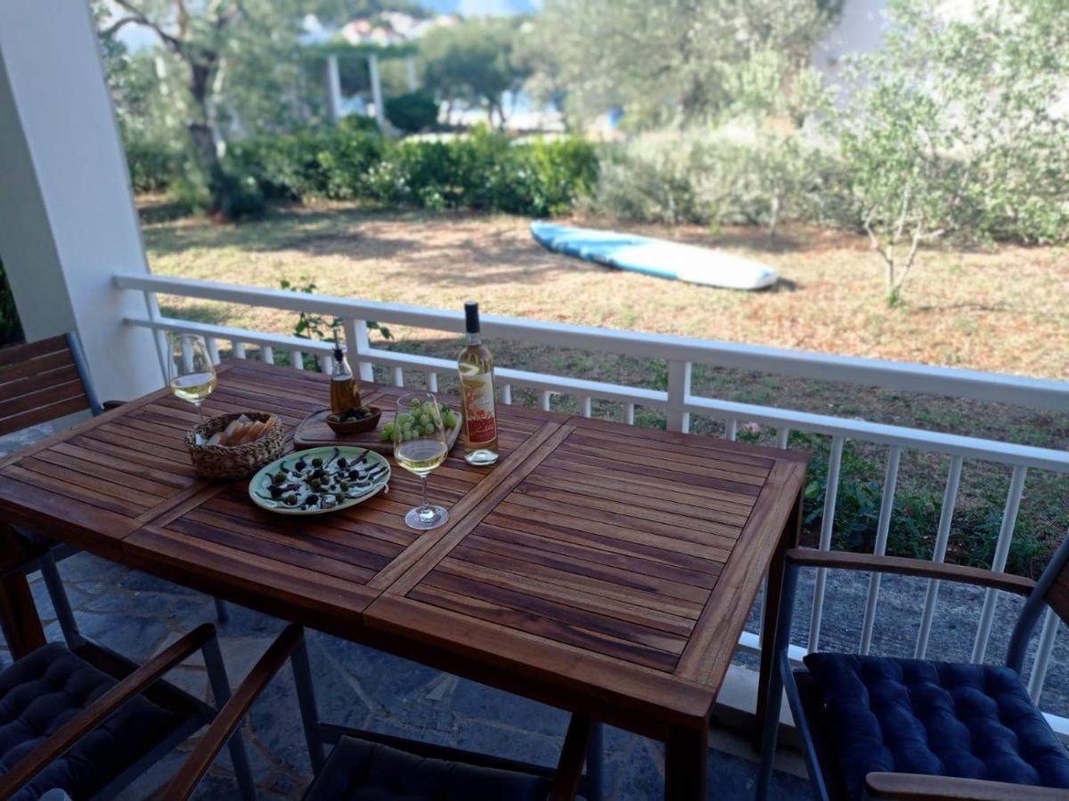My Mediterranean Villa With Huge Garden And Own Parking Lumbarda Exterior foto